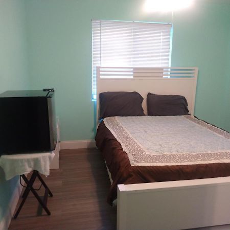 Mimo Home Studio With Private Entrance & Key ไมอามี ภายนอก รูปภาพ